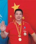 中国当代艺术先锋人物——洪念周